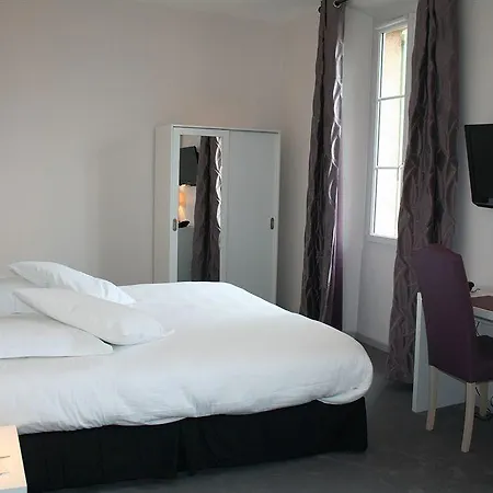 Les Palmiers Hotel
