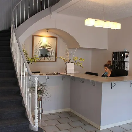 Les Palmiers Hotel