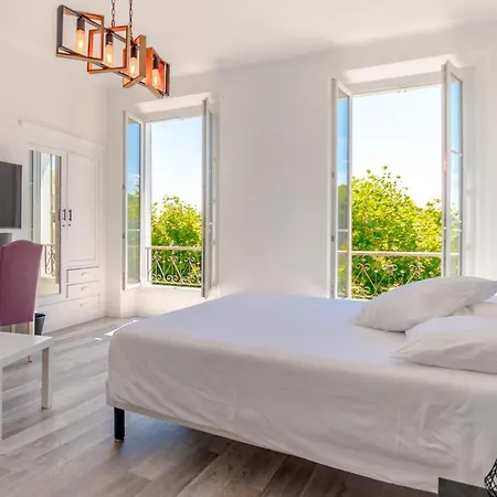 Les Palmiers Hotel