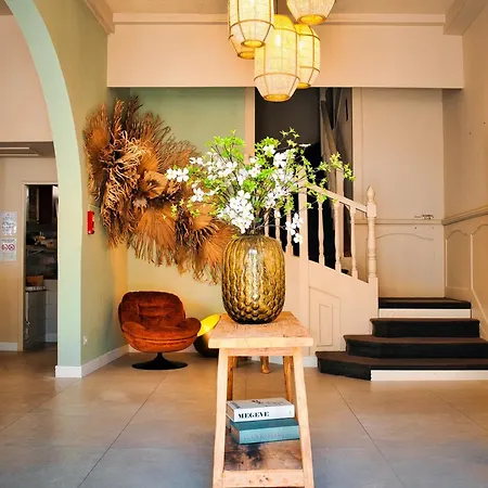 מלון Les Palmiers סן-מקסים