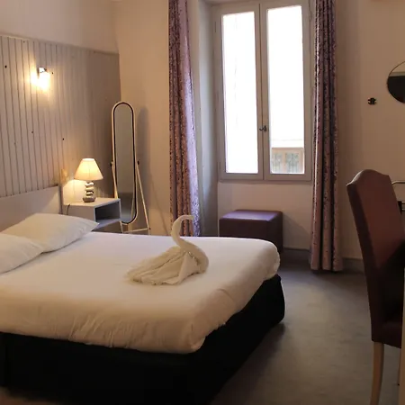 Les Palmiers מלון