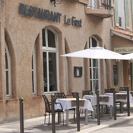 Les Palmiers 3* סן-מקסים