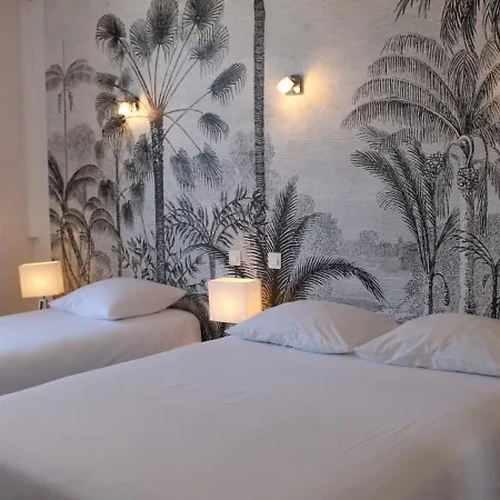 Les Palmiers Hotel