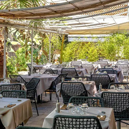 Les Palmiers 3* سانت ماكسيم