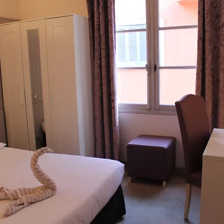 Les Palmiers Hotel