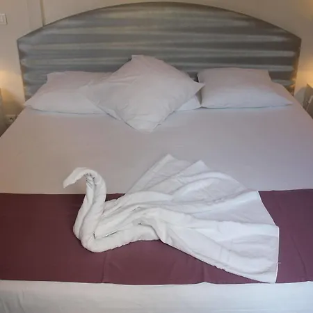 Les Palmiers Hotel